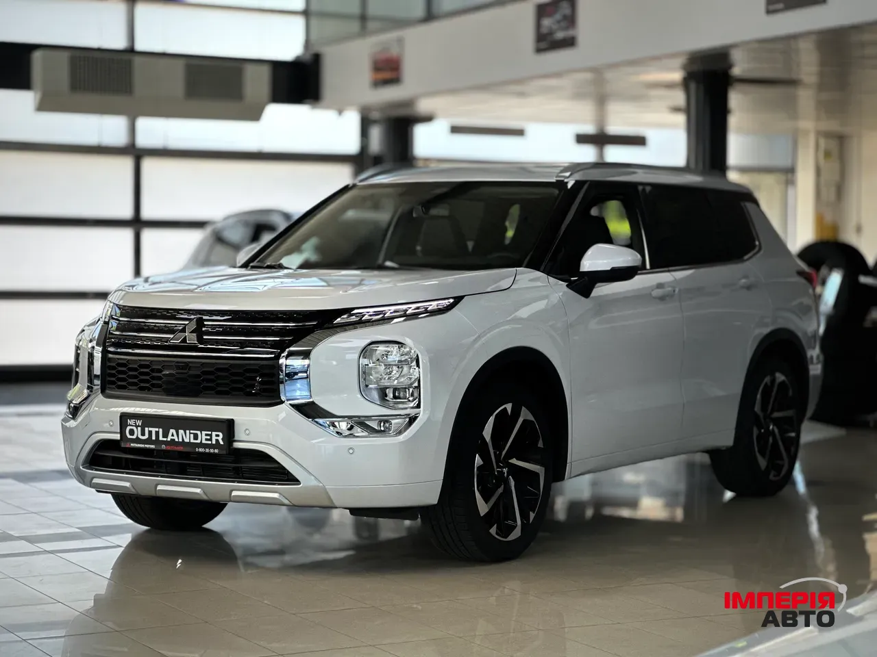 Mitsubishi Outlander - фото 2