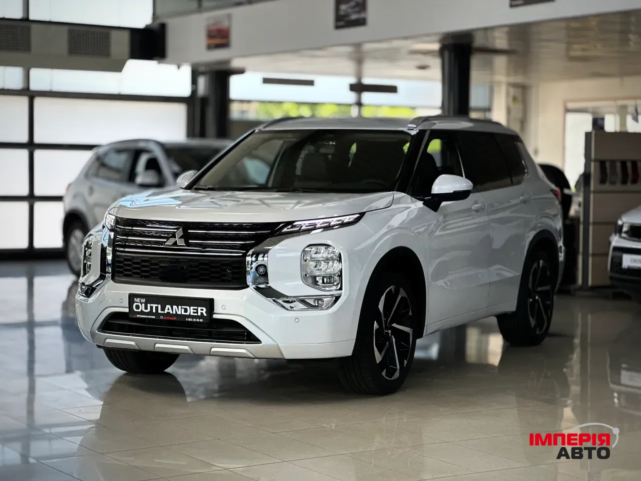 Mitsubishi Outlander - фото 1