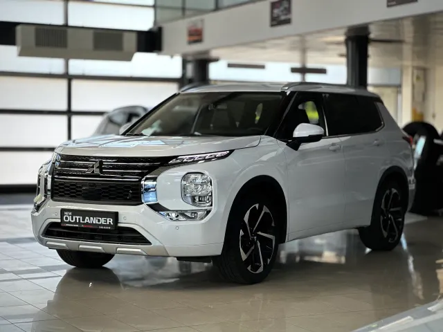 Mitsubishi Outlander - фото 2