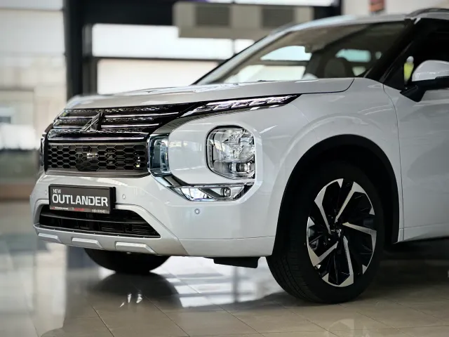 Mitsubishi Outlander - фото 3