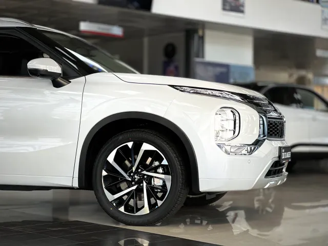 Mitsubishi Outlander - фото 4