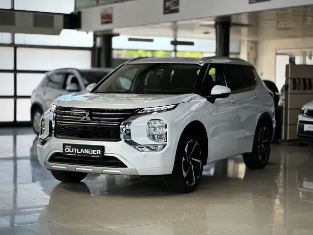 Mitsubishi Outlander - фото 1