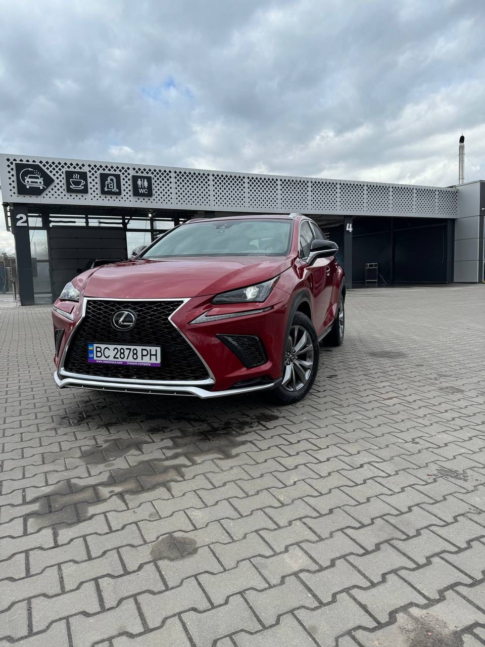 Lexus NX - фото 1