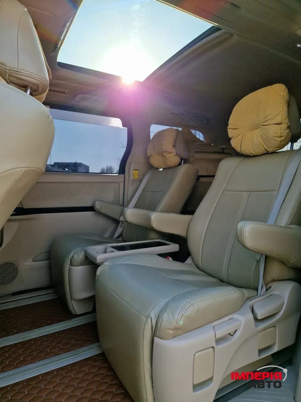 Toyota Alphard - фото 32