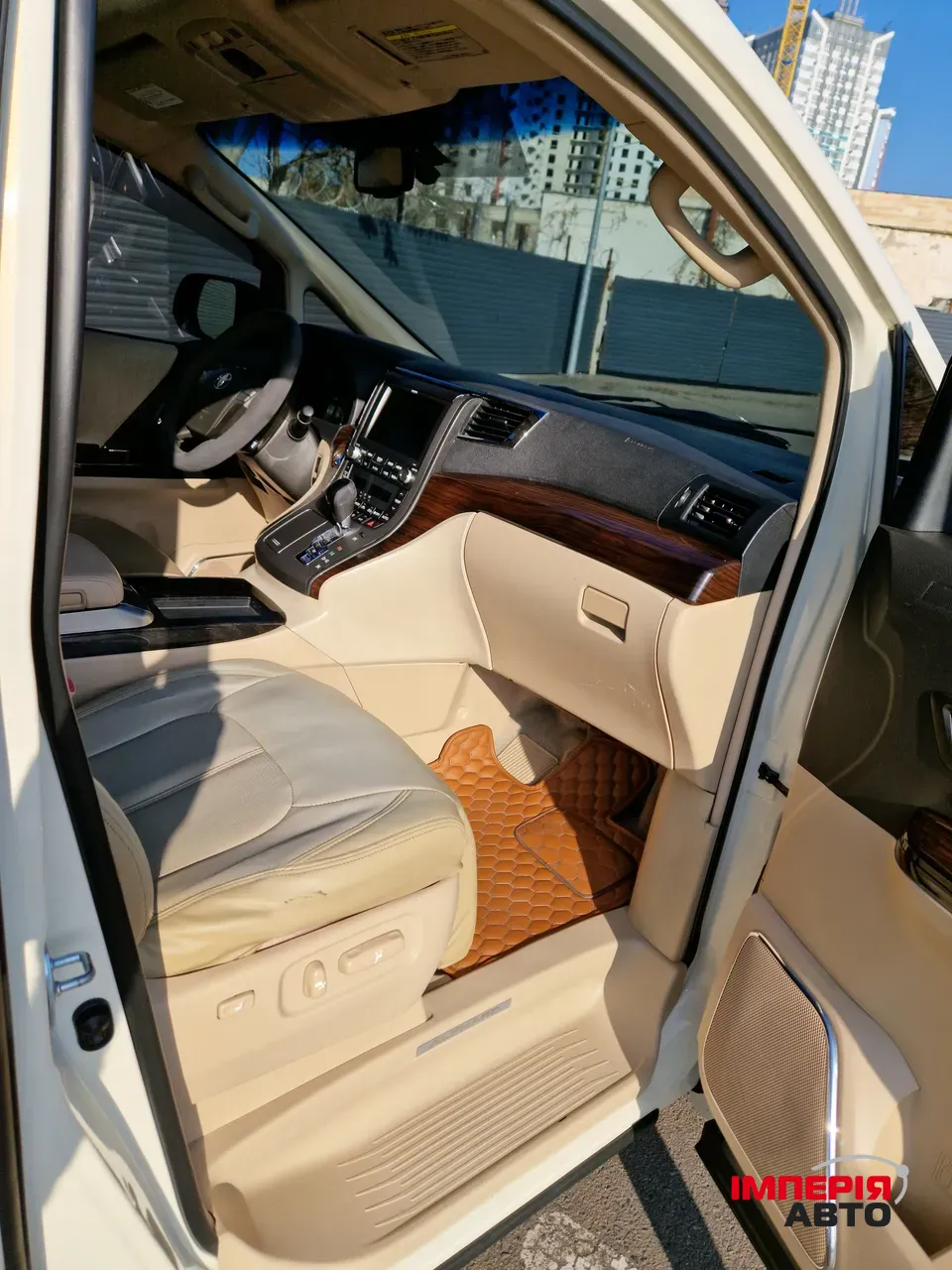 Toyota Alphard - фото 21