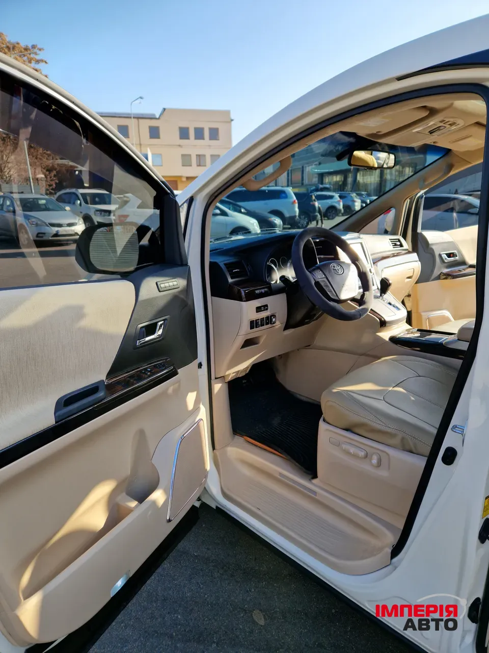 Toyota Alphard - фото 12