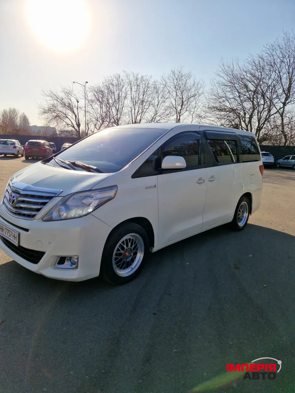 Toyota Alphard - фото 4