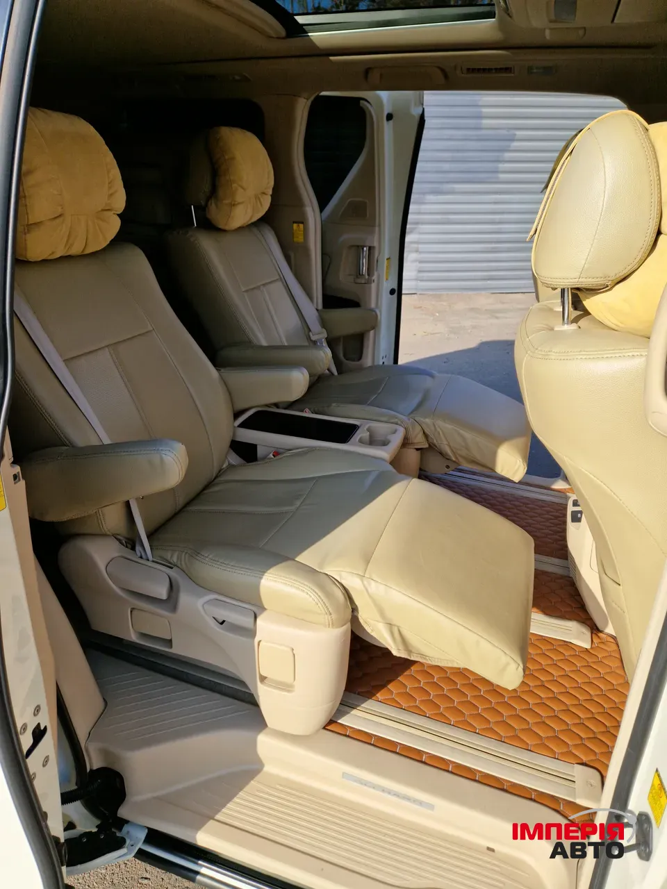 Toyota Alphard - фото 23