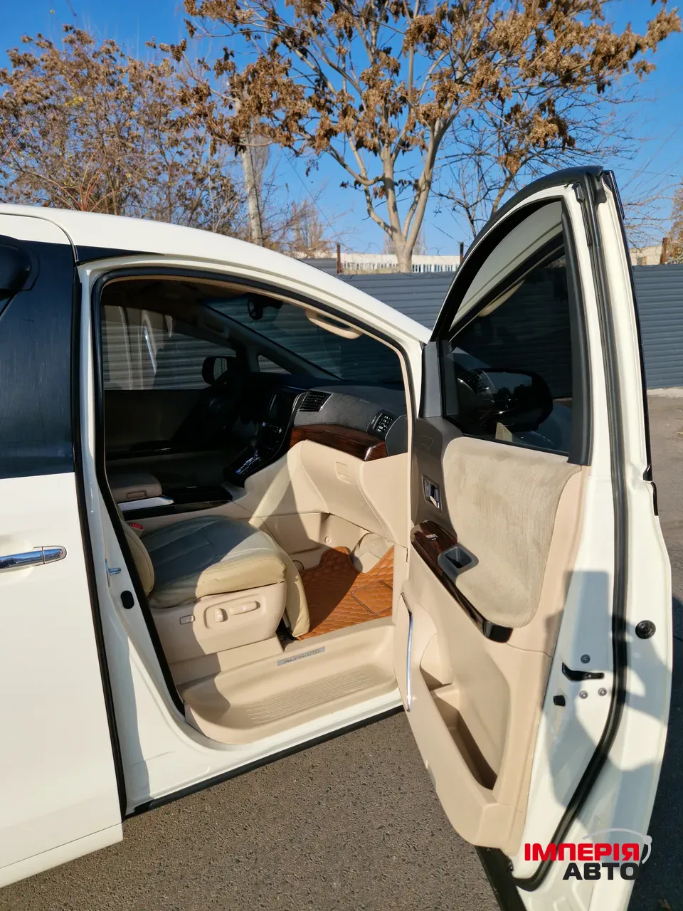 Toyota Alphard - фото 16