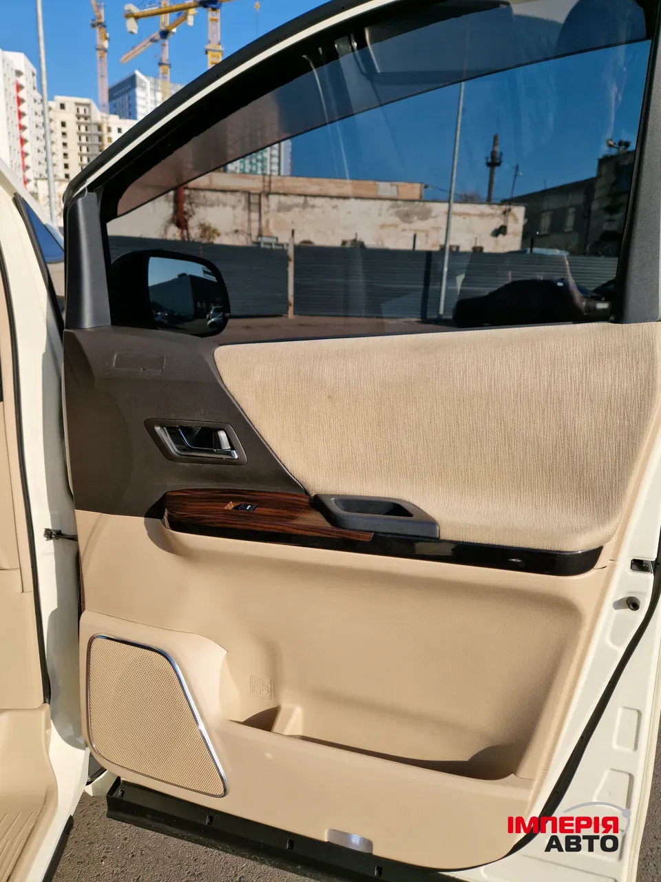 Toyota Alphard - фото 14