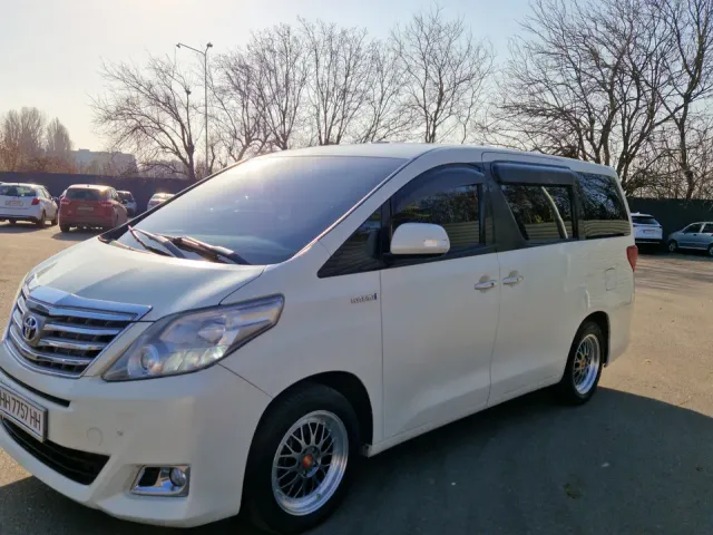 Toyota Alphard - фото 4