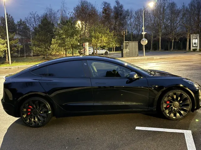 Tesla Model 3 - фото 4