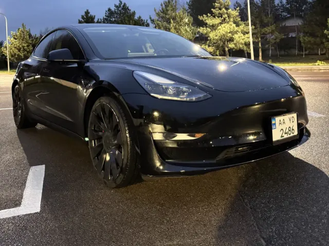Tesla Model 3 - фото 1
