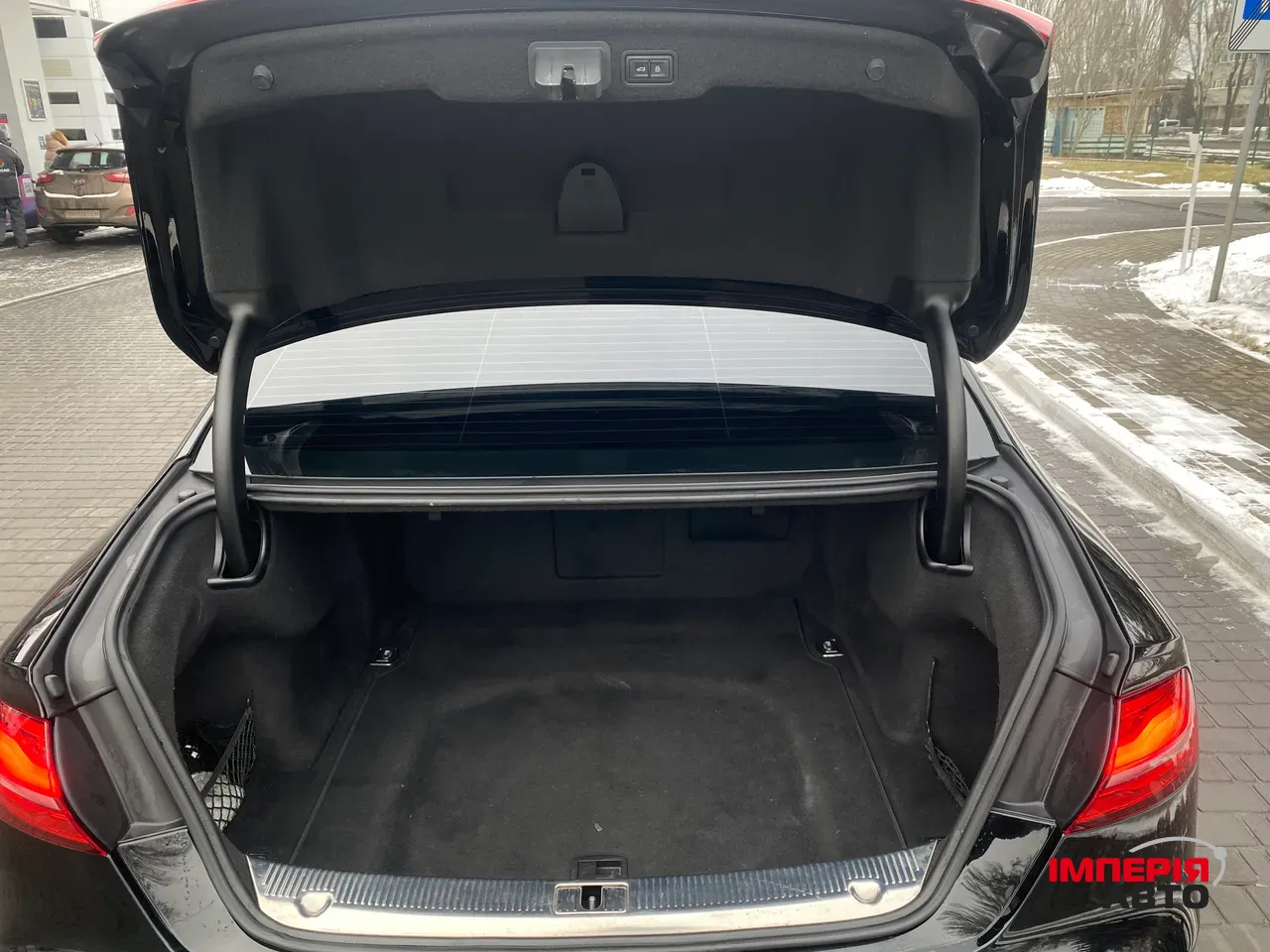 Audi A8 - фото 32