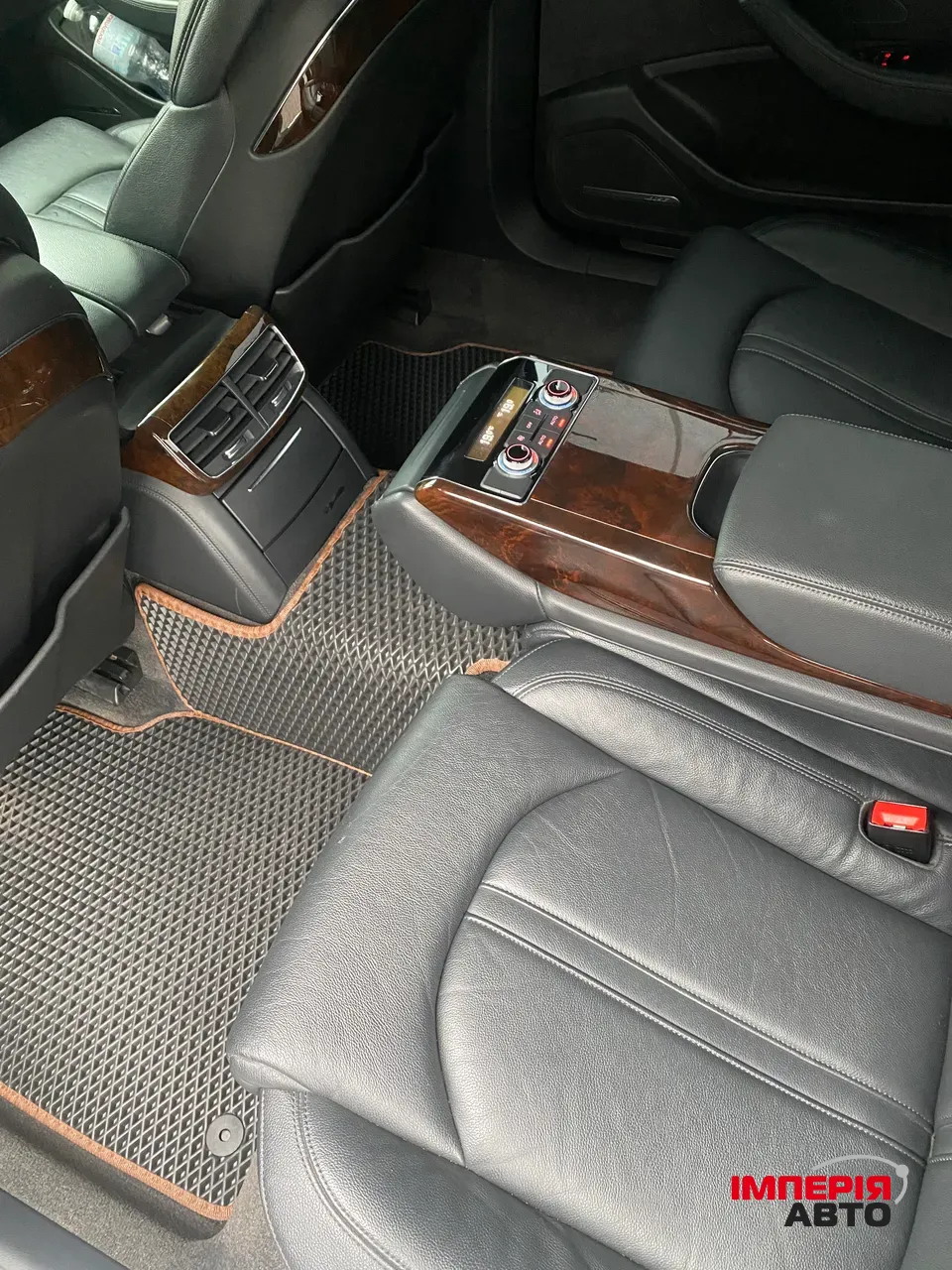 Audi A8 - фото 21