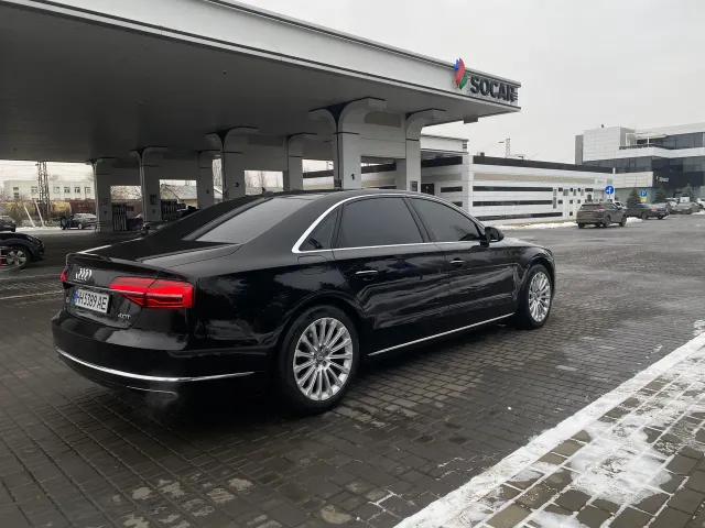 Audi A8 - фото 2