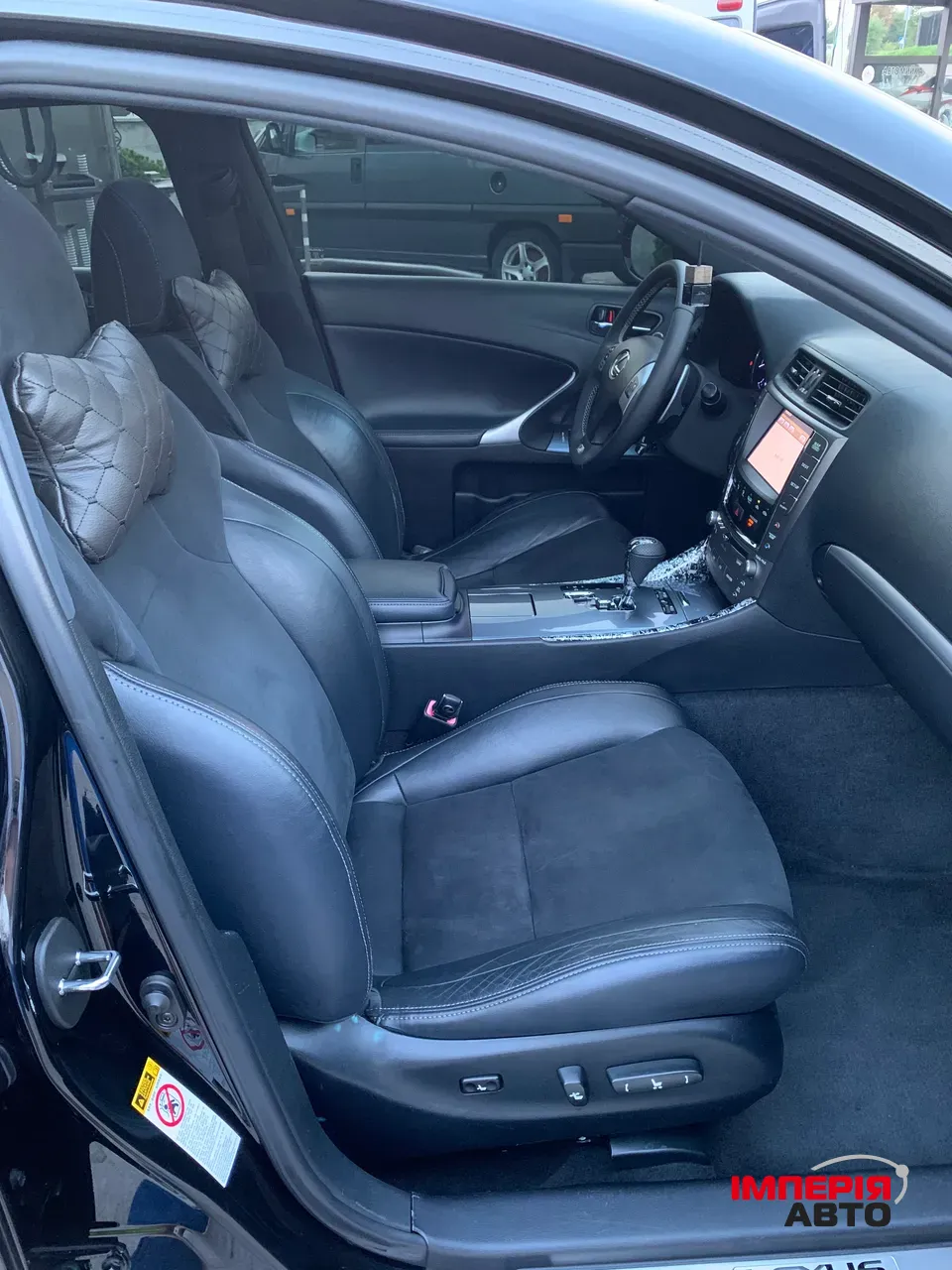 Lexus IS - фото 7