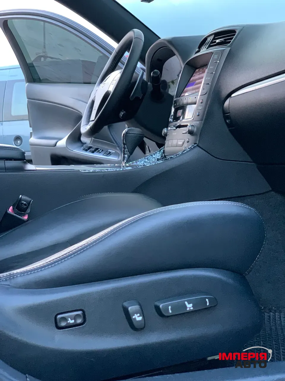 Lexus IS - фото 10