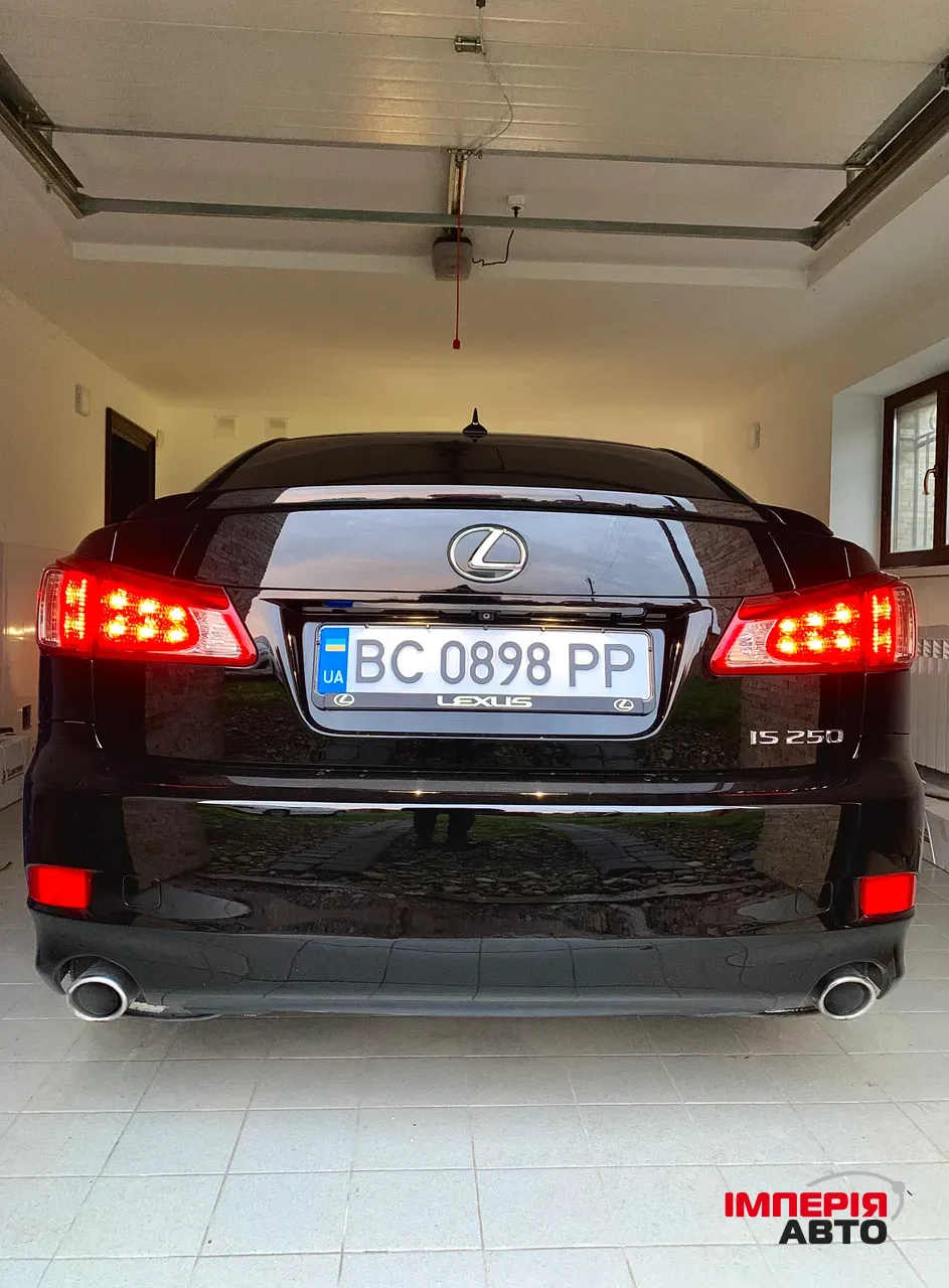 Lexus IS - фото 4