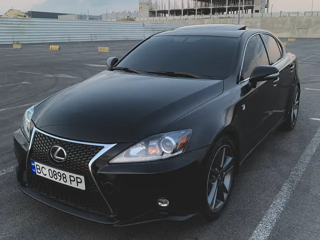 Lexus IS - фото 1