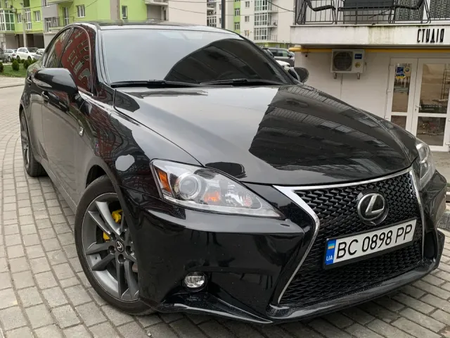 Lexus IS - фото 2