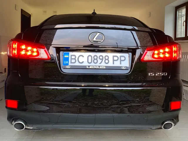 Lexus IS - фото 4