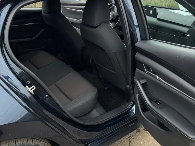 Mazda 3 - фото 5