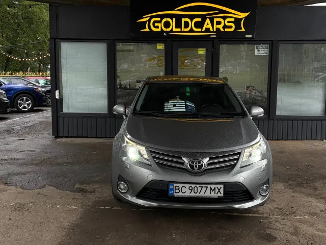 Toyota Avensis - фото 1