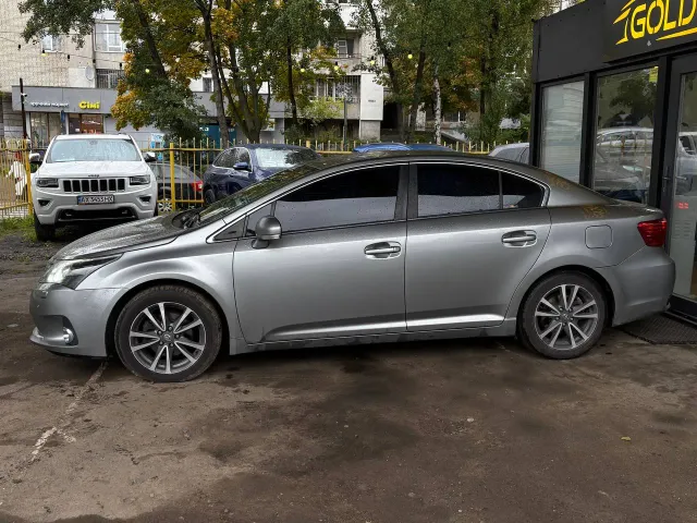 Toyota Avensis - фото 4