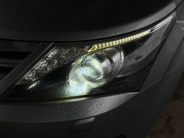 Toyota Avensis - фото 3