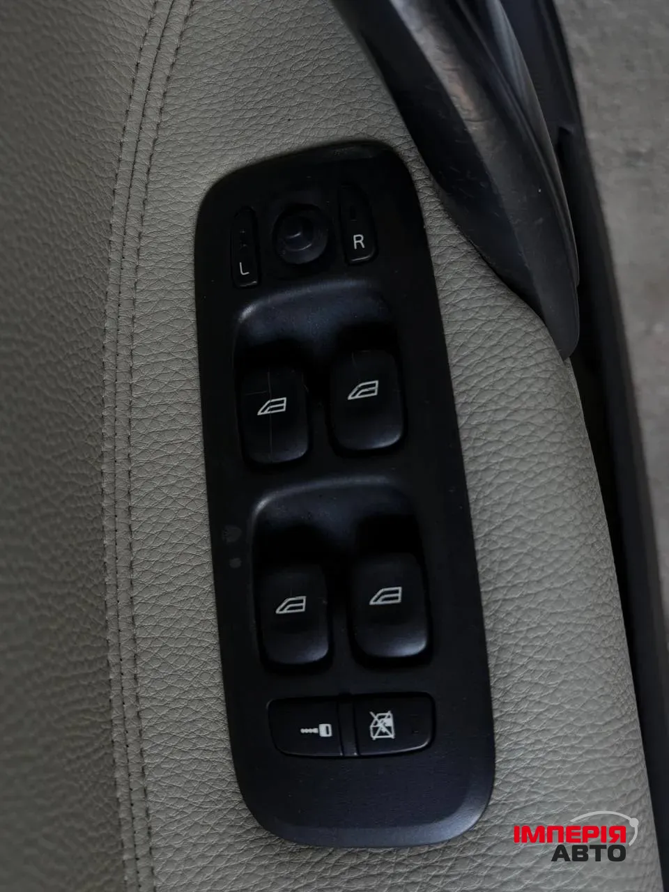 Volvo V70 - фото 7