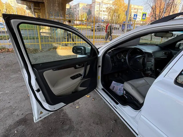 Volvo V70 - фото 4
