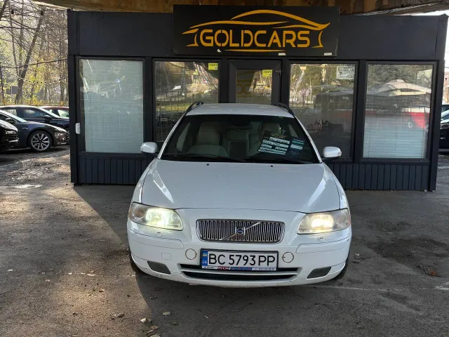 Volvo V70 - фото 1