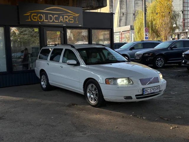 Volvo V70 - фото 2