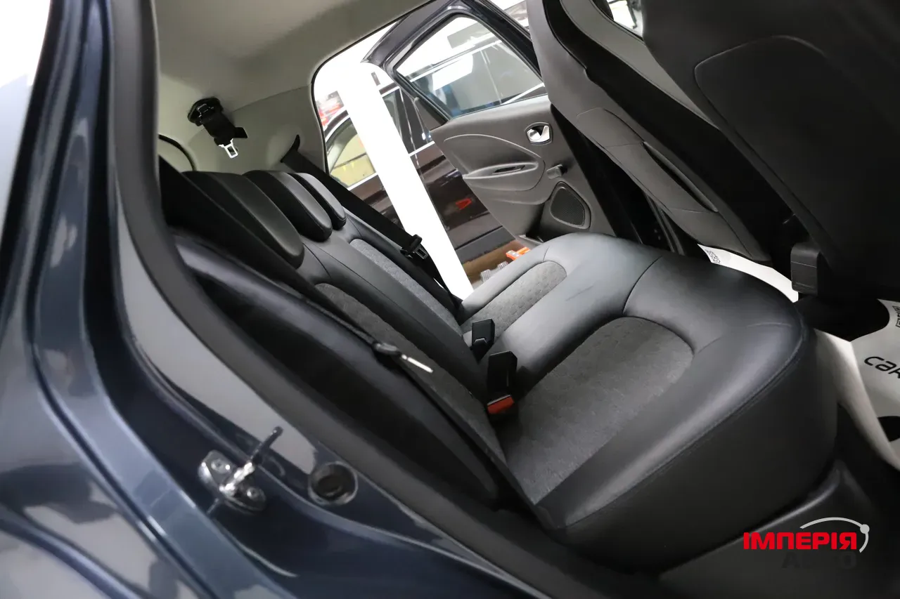 Renault ZOE - фото 12