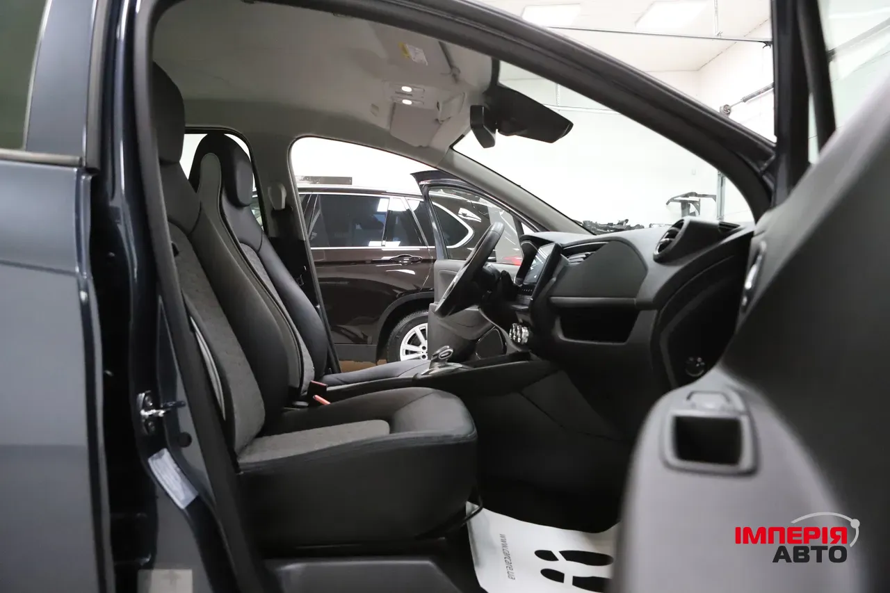 Renault ZOE - фото 25