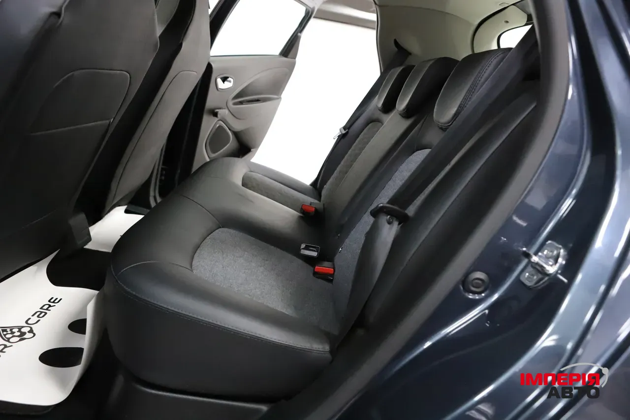 Renault ZOE - фото 18