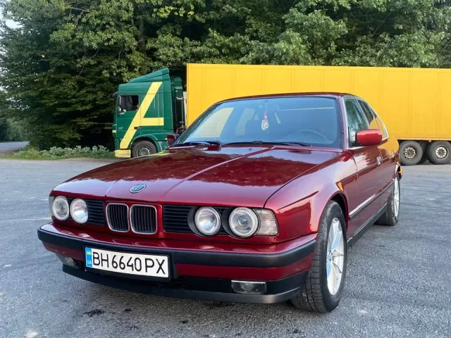 BMW 5 серії - фото 1