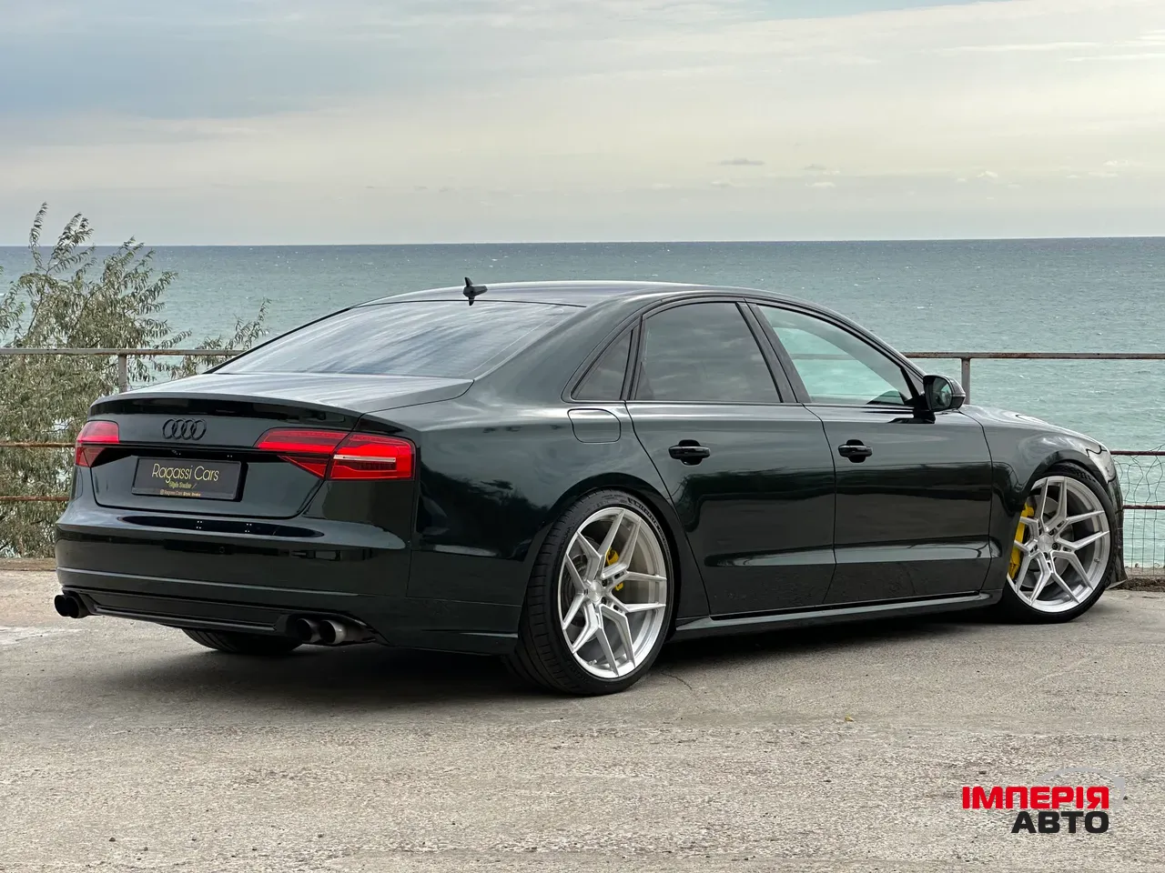 Audi S8 - фото 11
