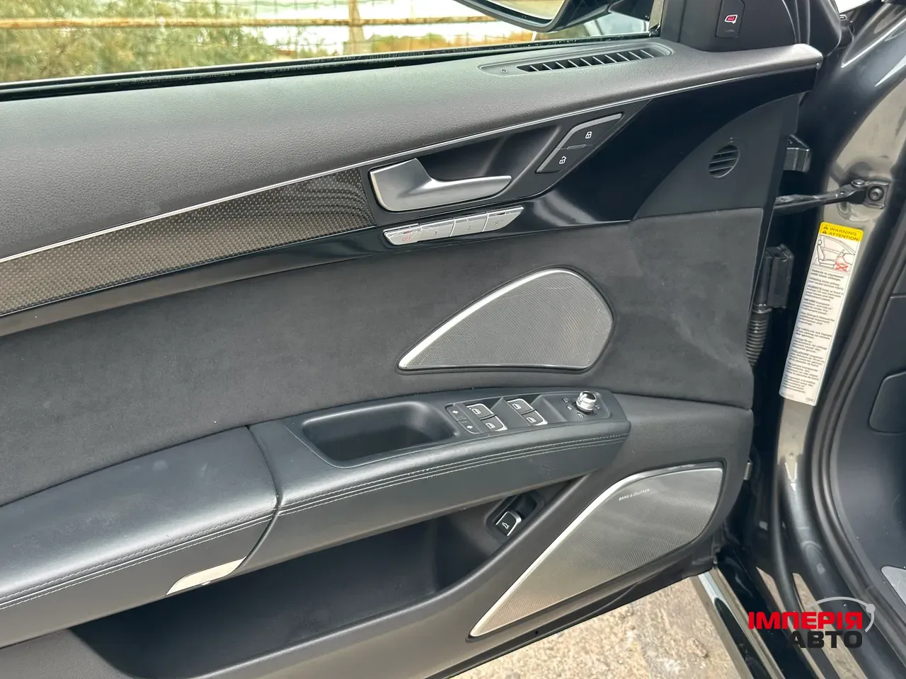 Audi S8 - фото 26