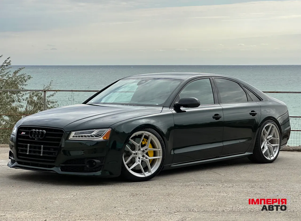 Audi S8 - фото 1
