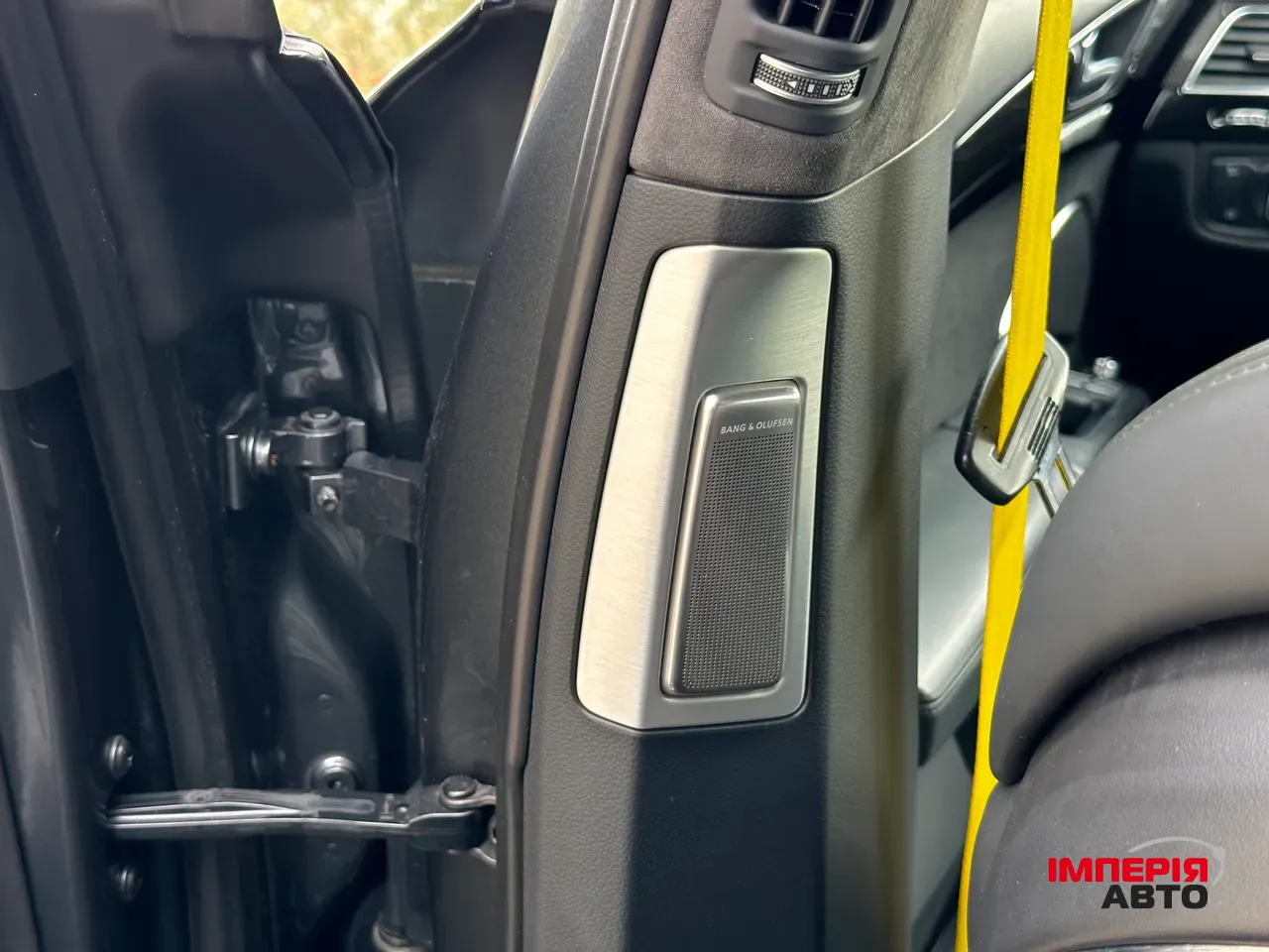 Audi S8 - фото 18