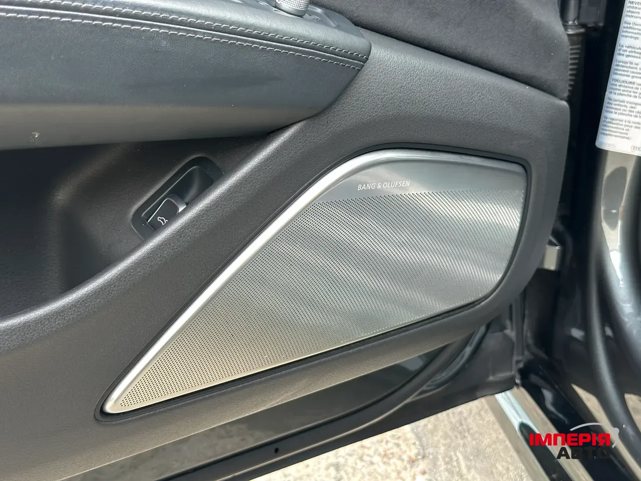 Audi S8 - фото 25