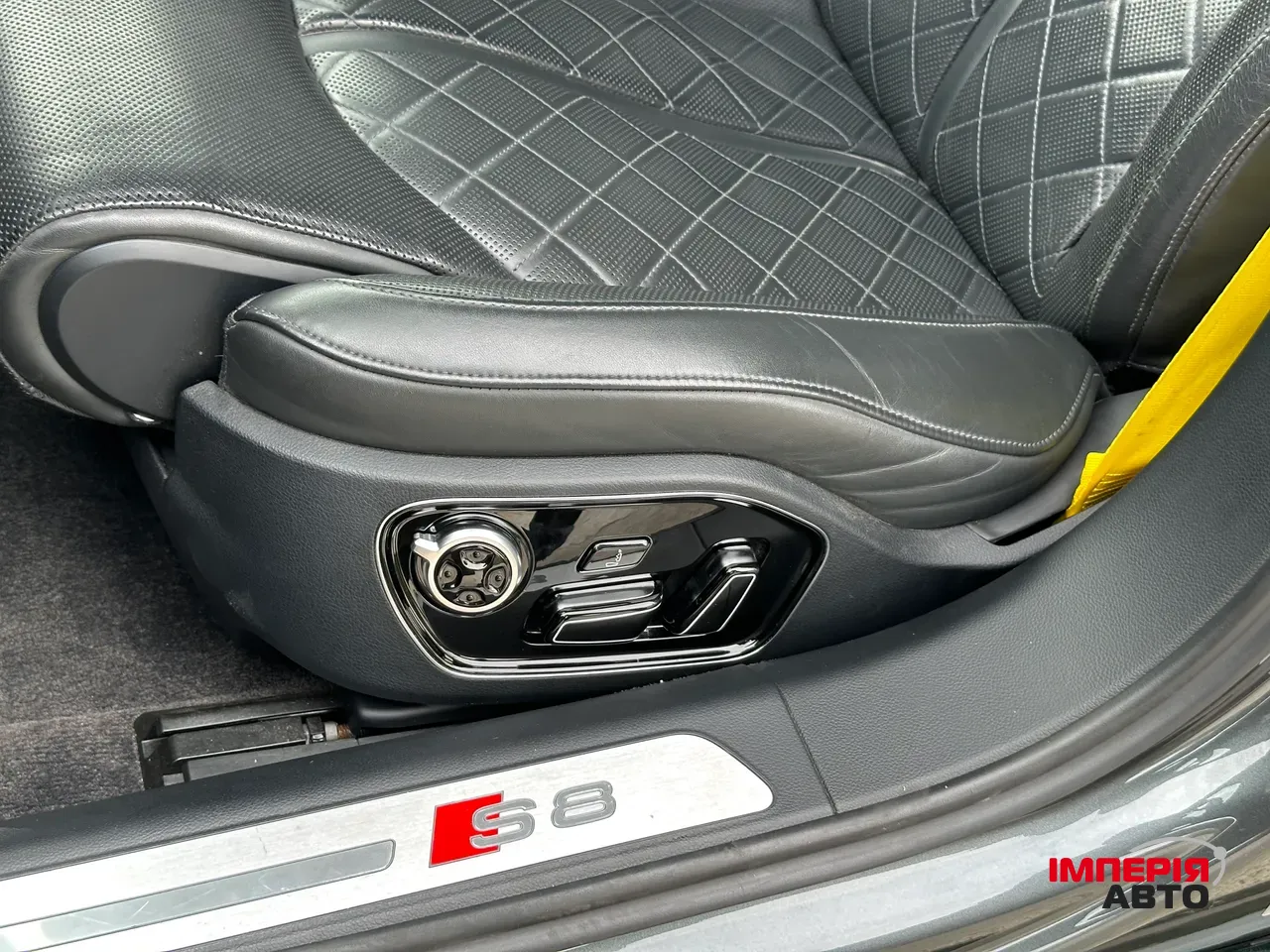 Audi S8 - фото 24