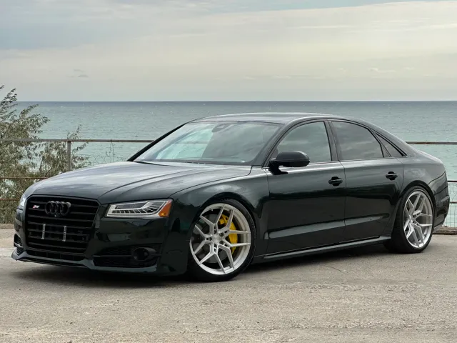 Audi S8 - фото 1