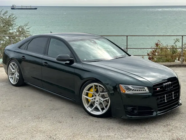 Audi S8 - фото 3