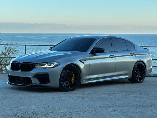 BMW M5 - фото 1