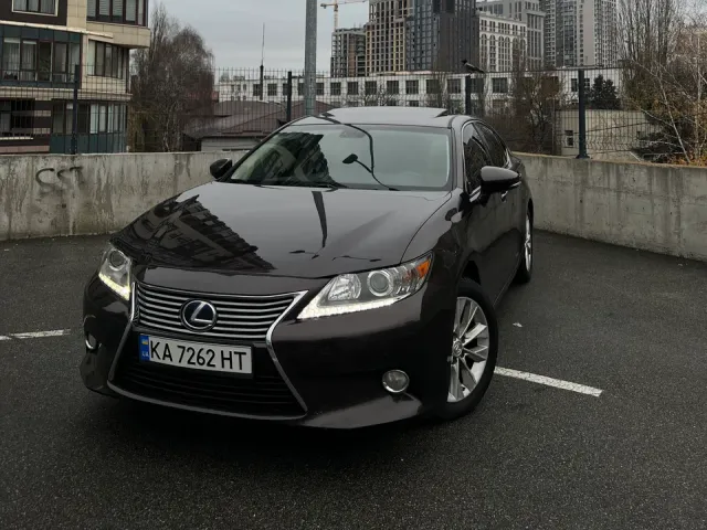 Lexus ES - фото 1