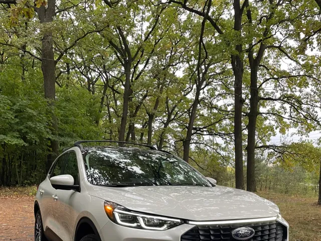 Ford Escape - фото 1