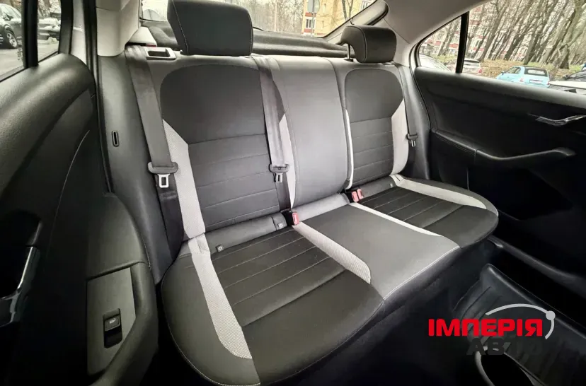 Skoda Rapid - фото 21
